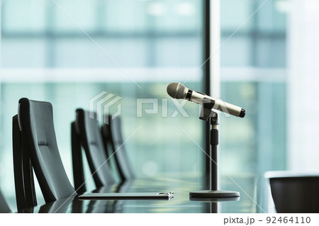 記者会見 マイク ビジネス 会議室 記者会見 マイク ビジネス 会議室 92464110