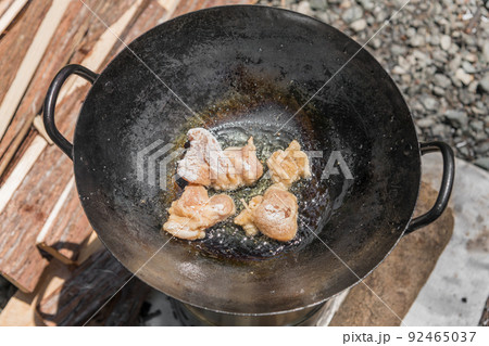 【オートキャンプ場でミニマムソロキャンプ 焚火で鶏の唐揚げを少ない油で調理】 【オートキャンプ場でミニマムソロキャンプ 焚火で鶏の唐揚げを少ない油で調理】 92465037