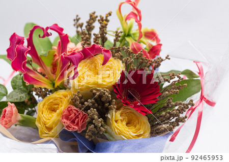 ガーベラ 花束 フラワーアレンジメント お祝い ガーベラ 花束 フラワーアレンジメント お祝い 92465953