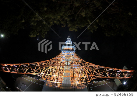 闇夜に佇む東京タワーとそのイルミネーション 闇夜に佇む東京タワーとそのイルミネーション 92466359