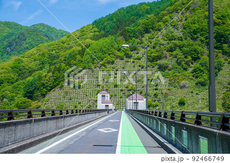 四万川ダム　天羽　奥四万湖 　新緑の季節　 92466749
