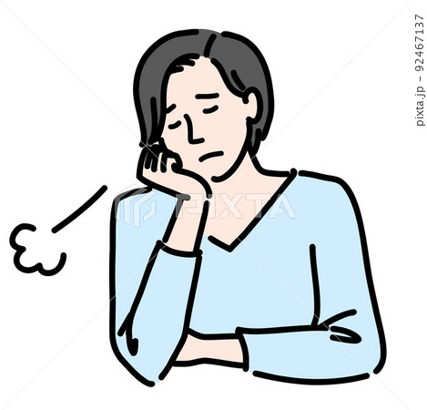 肘をついてため息をついている女性 92467137