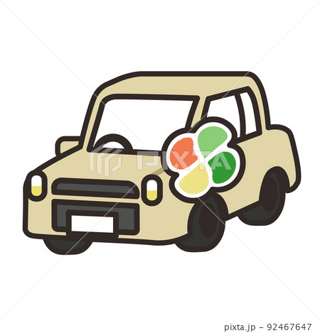 高齢者マークをつけた普通自動車 92467647