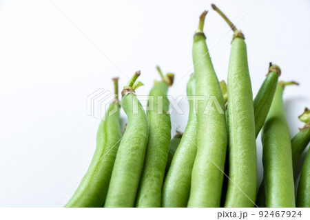 インゲン(サヤインゲン･三度豆)のアップ。(白バック) 92467924