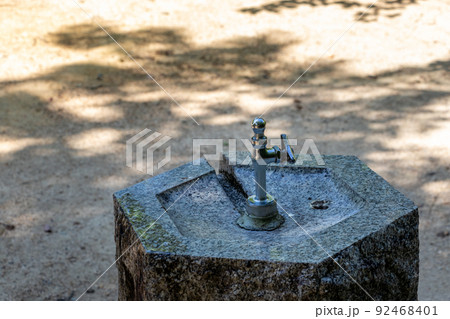 公園に設置された水飲み場 公園に設置された水飲み場 92468401