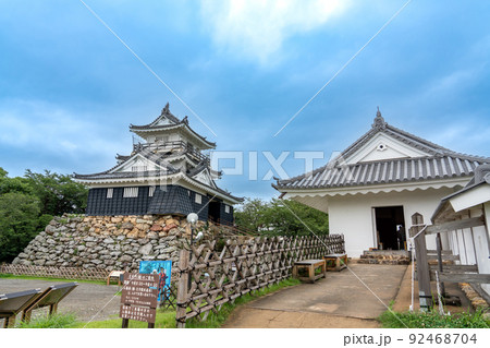 静岡県浜松市 浜松城の天守と野面積みの石垣と天守門 静岡県浜松市 浜松城の天守と野面積みの石垣と天守門 92468704