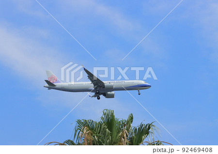着陸進入する旅客機 国際線 国内線 ジェット機 着陸進入する旅客機 国際線 国内線 ジェット機 92469408