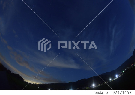 北杜市白州町、夏の宵、南東の空に夏の大三角とさそり座 北杜市白州町、夏の宵、南東の空に夏の大三角とさそり座 92471458
