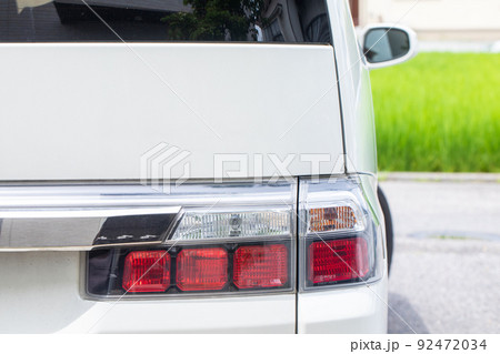 自動車のライト　Car lights 92472034