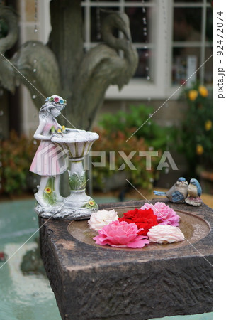 バラの庭園 92472074