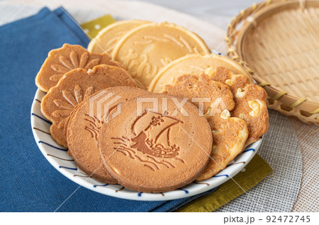 昔ながらのせんべい 92472745