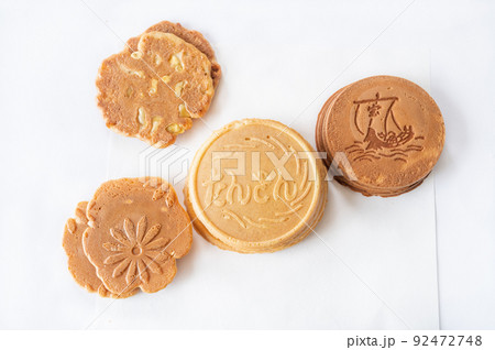 昔ながらのせんべい 92472748