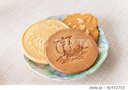 昔なつかしいせんべい 92472753