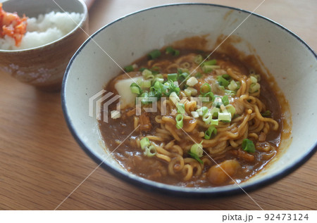残ったカレーでラーメン 92473124