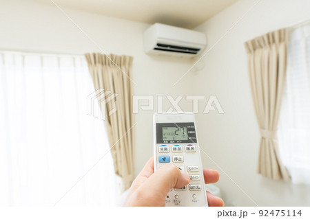 冷房を節電ポイントのため27度に設定する人のイメージ 92475114