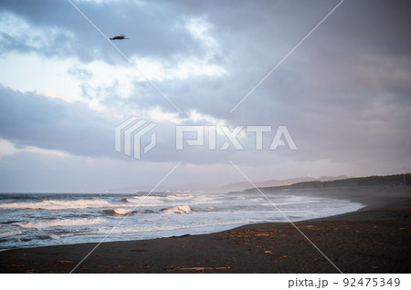早朝の茅ヶ崎海岸 早朝の茅ヶ崎海岸 92475349