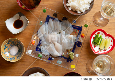 釣った平目のお刺身 92475363