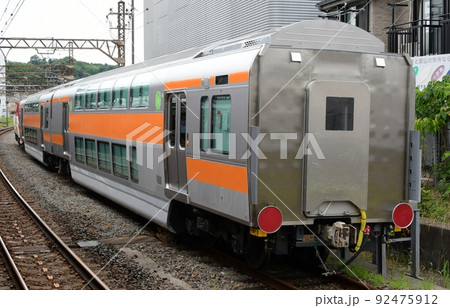 サロE232とサロE233 中央線グリーン車 逗子駅 サロE232とサロE233 中央線グリーン車 逗子駅 92475912