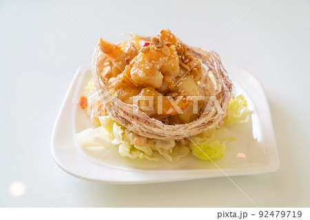 fried shrimp with salad and fried taro basket 92479719