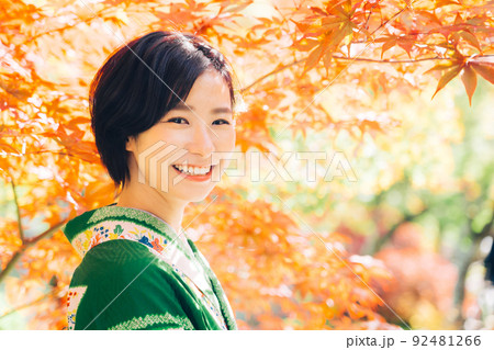 紅葉と着物の女性 紅葉と着物の女性 92481266