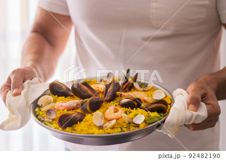 Popular Spanish dish Paella Popular Spanish dish Paella 92482190