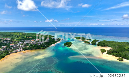 南国の海と森林　空撮 92482285