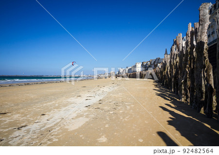 Saint-Malo beach and city, brittany, France Saint-Malo beach and city, brittany, France 92482564