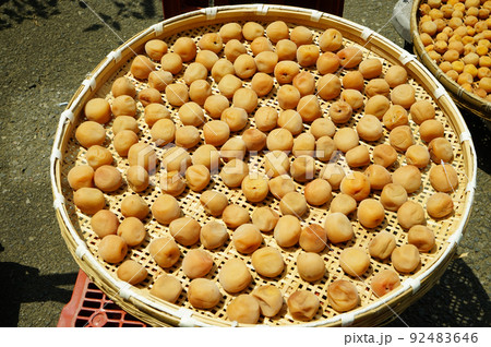 梅干し作り 92483646