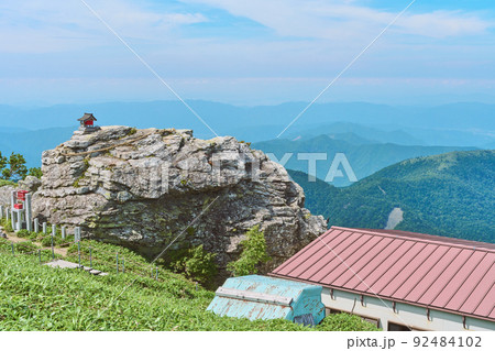 徳島県　剣山の山頂広場 92484102