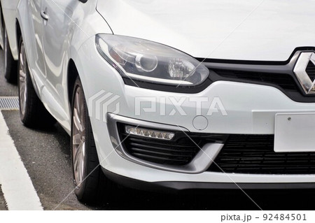 輸入車イメージ　ルノーメガーヌのフロントマスク 92484501