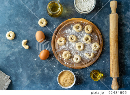 Sweet Italian cookies Taralli or Tarallini made with white wine, sugar, olive oil, eggs and flour Sweet Italian cookies Taralli or Tarallini made with white wine, sugar, olive oil, eggs and flour 92484696