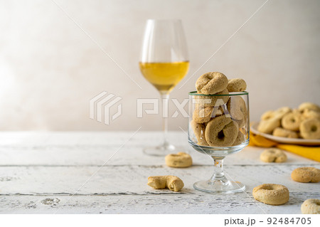 Sweet Italian cookies Taralli made with white wine, sugar, olive oil, eggs and flour 92484705