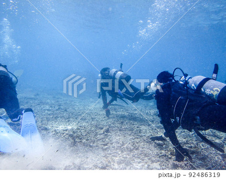 宮古島で3人でダイビング 宮古島で3人でダイビング 92486319