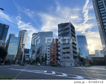 都会の街並みと夕方の景色 都会の街並みと夕方の景色 92486418