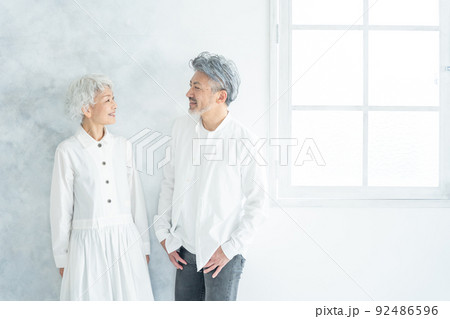 グレイヘアのシニア夫婦 グレイヘアのシニア夫婦 92486596
