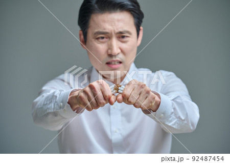 タバコ 禁煙 喫煙 92487454