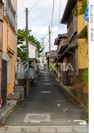 車が通れない狭い路地 車が通れない狭い路地 92487748