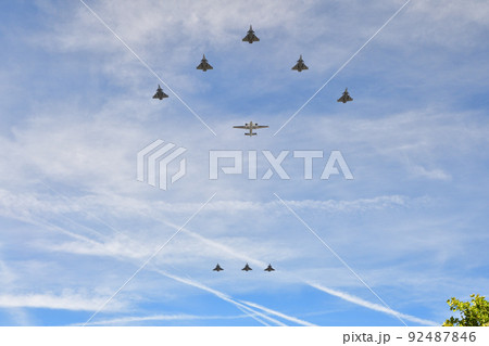 フランス・パリ。航空隊による革命記念日の軍事パレード。2022年7月14日撮影。 フランス・パリ。航空隊による革命記念日の軍事パレード。2022年7月14日撮影。 92487846