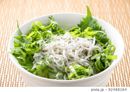 釜揚げしらす丼。 92488164