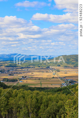 戸外炉峠からの眺め「秋の北海道」 92488223