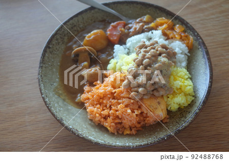 三色ライスの、納豆のせカレー 三色ライスの、納豆のせカレー 92488768