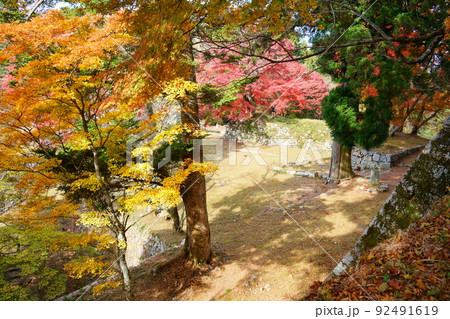 高取城跡の秋／紅葉（奈良県高市郡高取町） 92491619