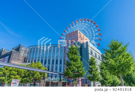 日本の横浜都市景観　センター北駅前の街並みなどを望む 92491918