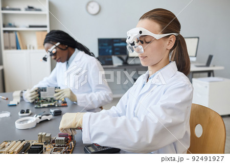 Young Women Working in Engineering Lab 92491927