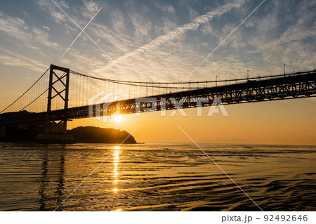 淡路島の明石海峡大橋 92492646