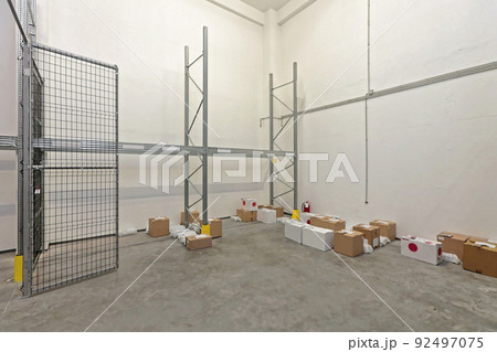 Empty Storage 92497075