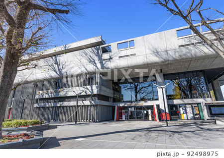 東京都台東区上野公園 快晴の東京文化会館 東京都台東区上野公園 快晴の東京文化会館 92498975