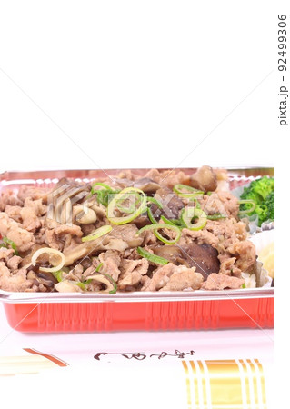 牛肉と舞茸の治部煮　弁当　明るい背景 92499306