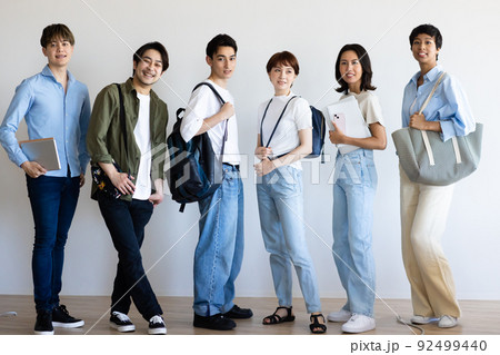多国籍の学生 92499440