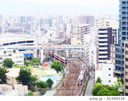 都市風景 電車 チルトシフト 都市風景 電車 チルトシフト 92499536